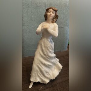 ROYAL DOULTON "FORGET-ME-NOT"
PORCELAIN FIGURINE HN3388 ENGLAND 6.25” tall